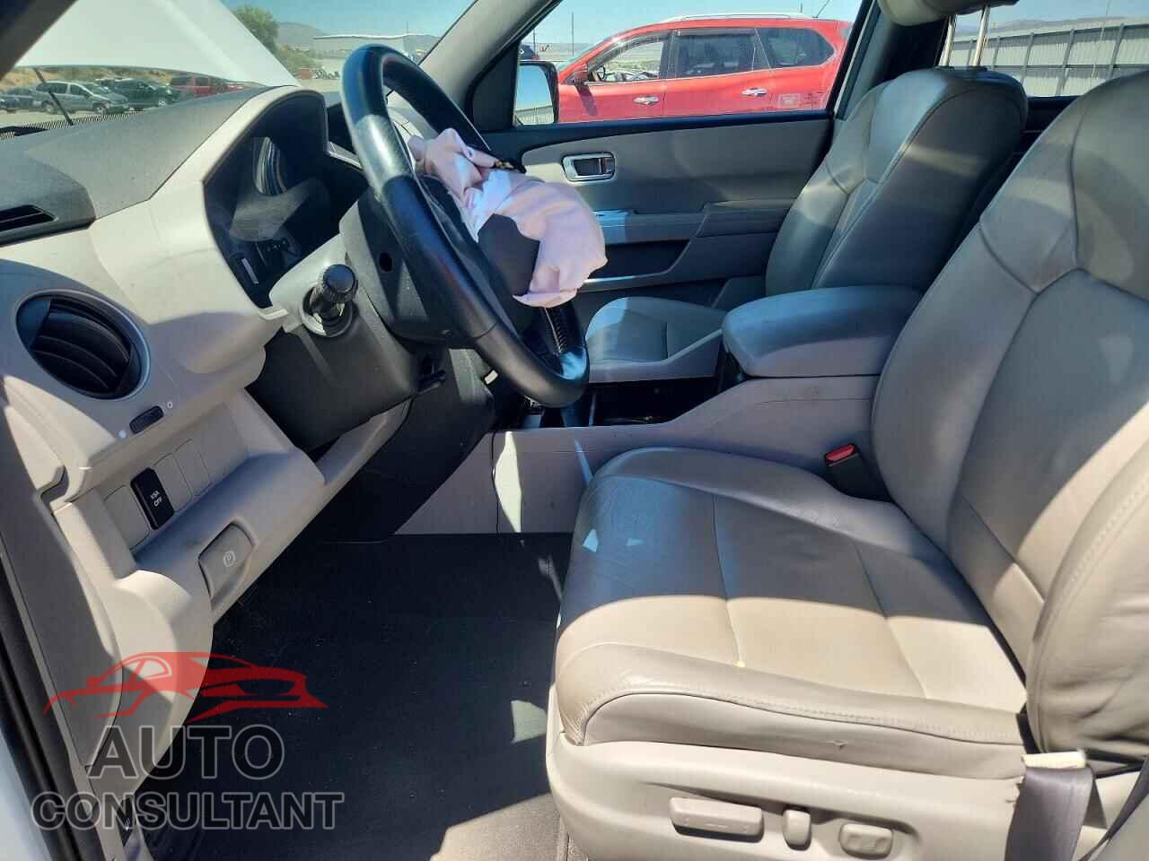 HONDA PILOT 2011 - 5FNYF4H65BB084774