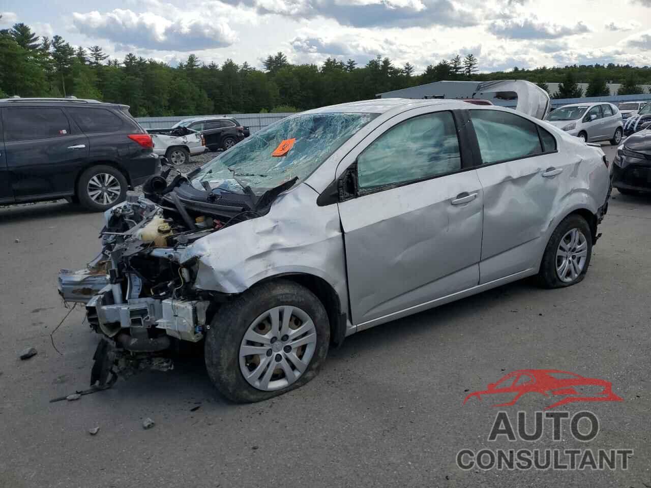 CHEVROLET SONIC 2019 - 1G1JB5SB5K4135408