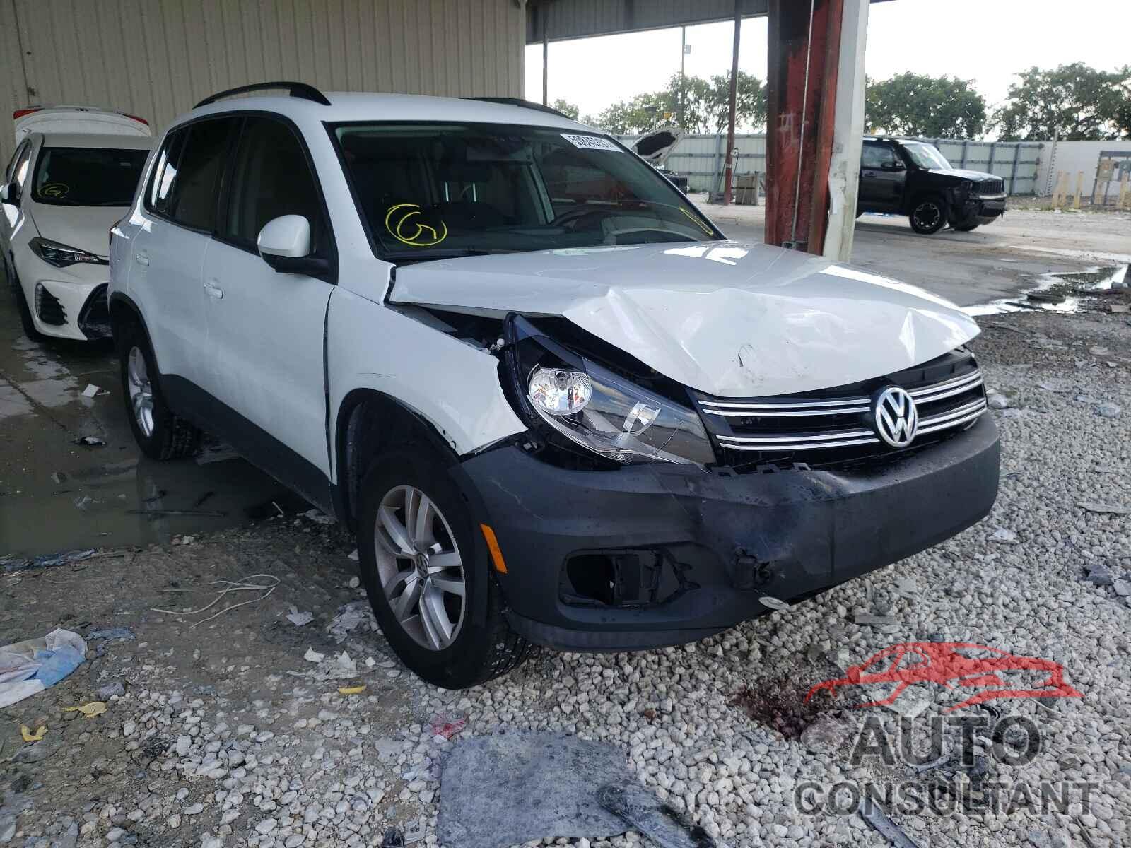 VOLKSWAGEN TIGUAN 2016 - WVGAV7AXXGW543031