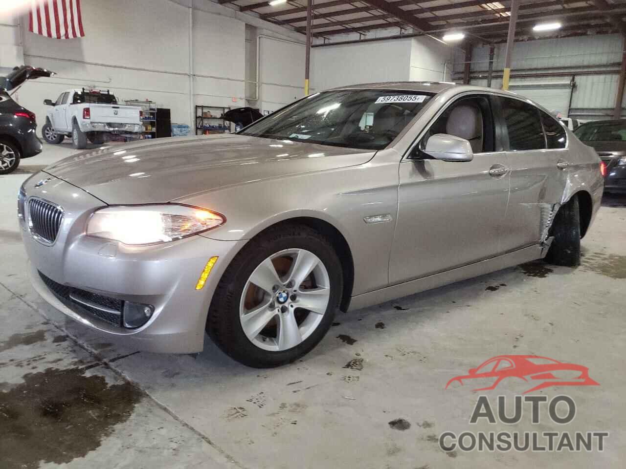 BMW 5 SERIES 2011 - WBAFR1C52BC742833