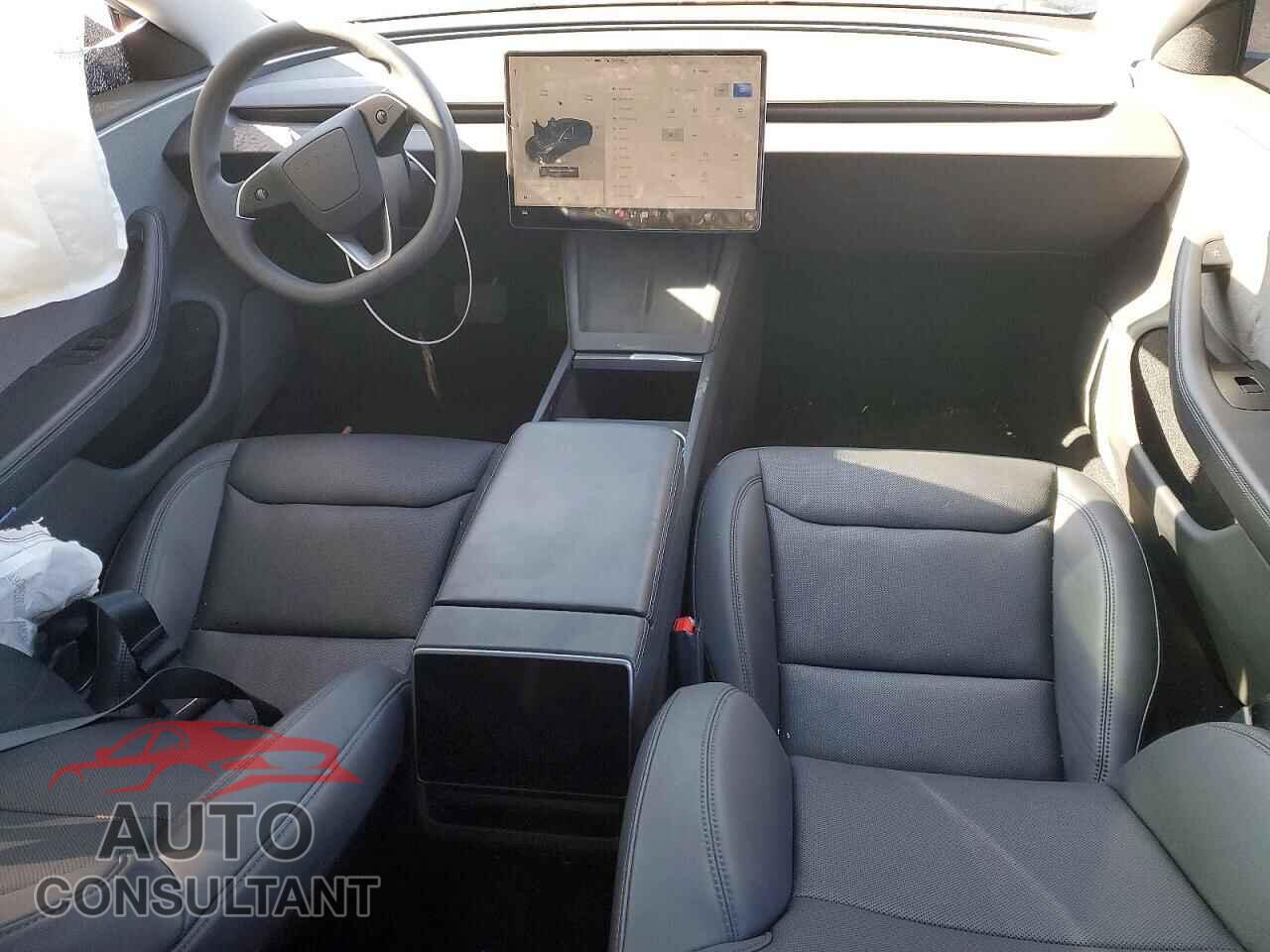 TESLA MODEL 3 2024 - 5YJ3E1EA9RF743096