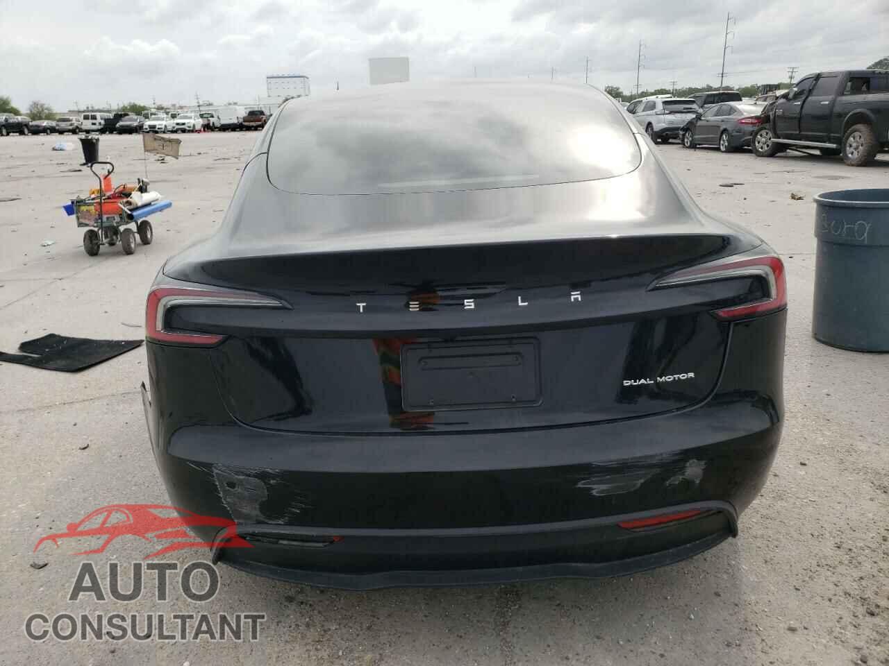 TESLA MODEL 3 2024 - 5YJ3E1EB8RF717033
