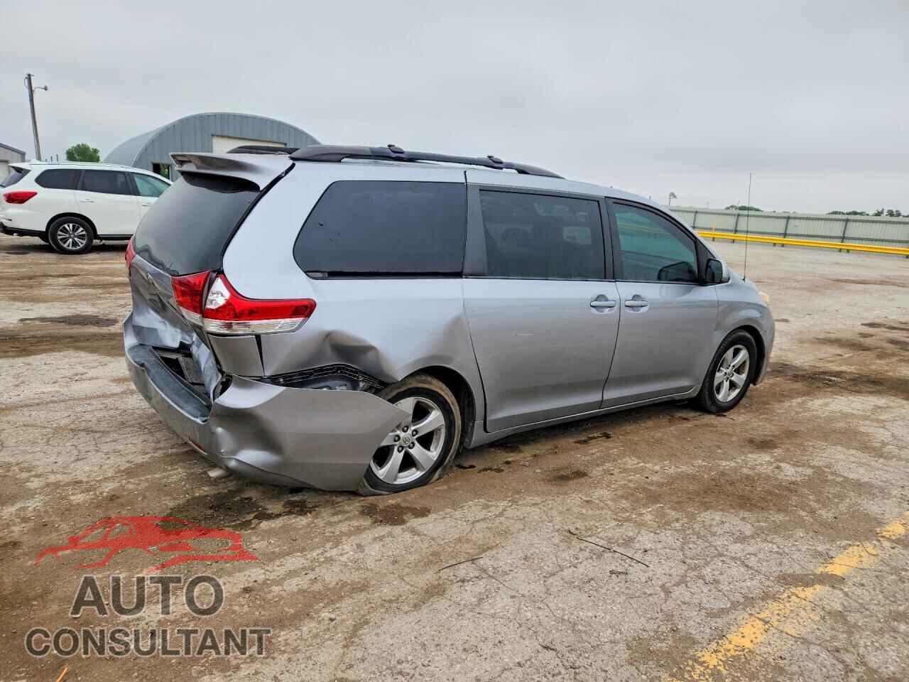 TOYOTA SIENNA 2013 - 5TDKK3DC8DS379857