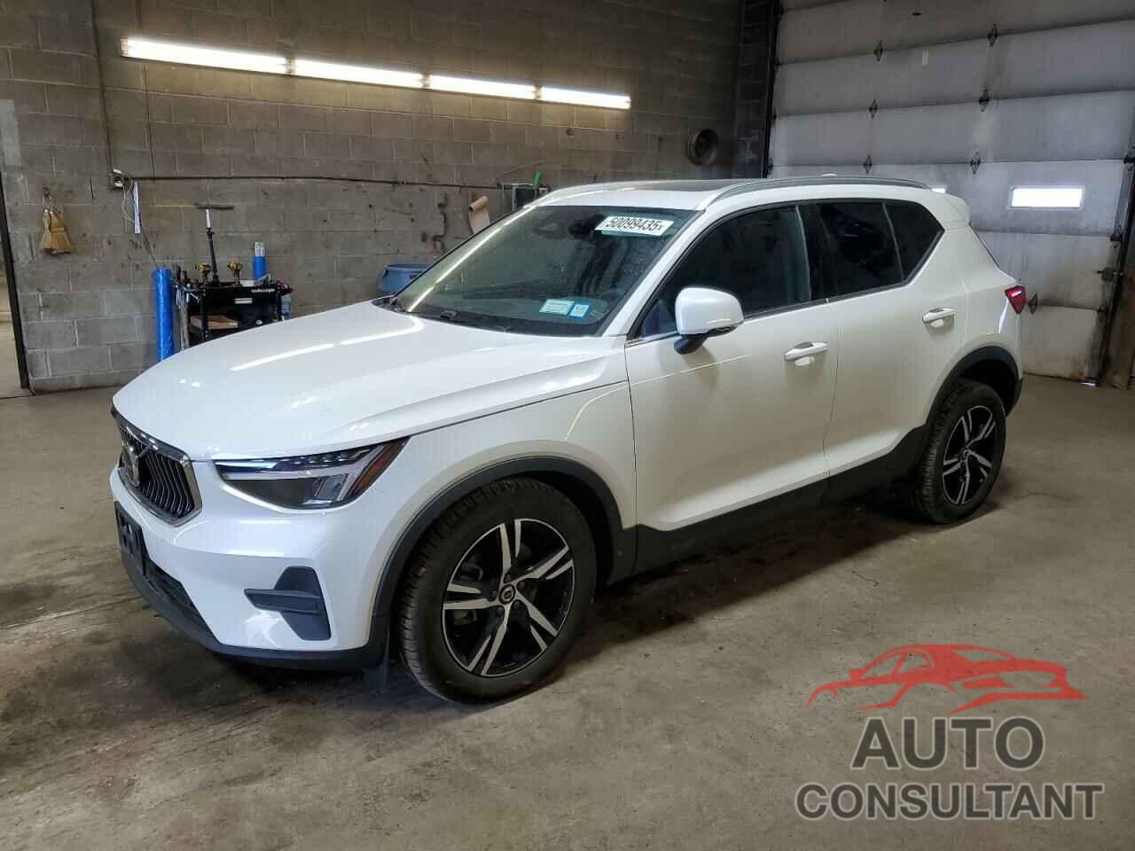 VOLVO XC40 CORE 2025 - YV4L12UJ2S2451038