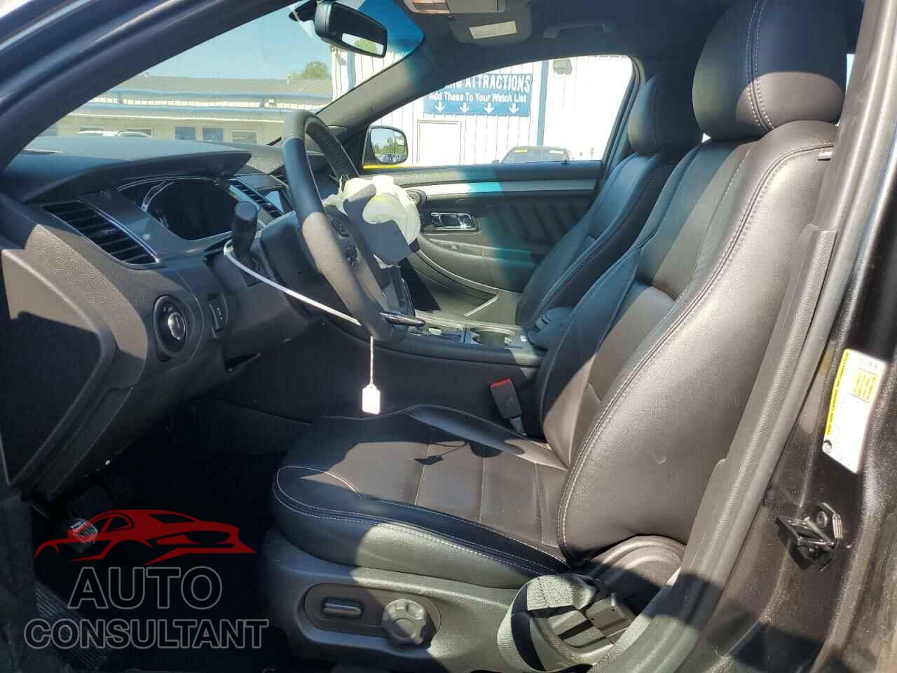 FORD TAURUS 2018 - 1FAHP2E84JG127616