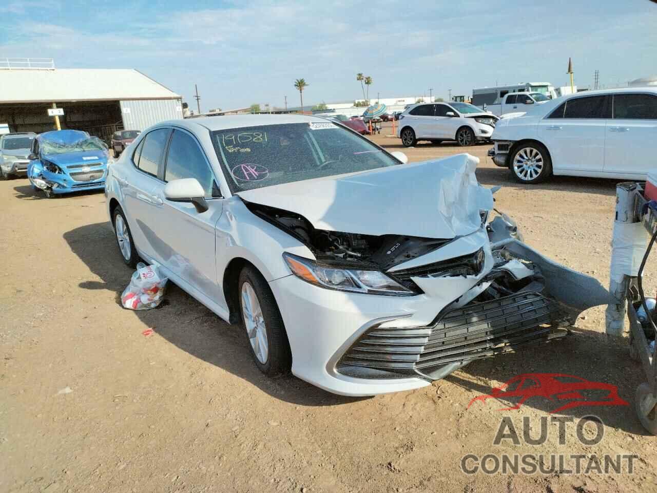 TOYOTA CAMRY 2022 - 4T1C11AK0NU016016