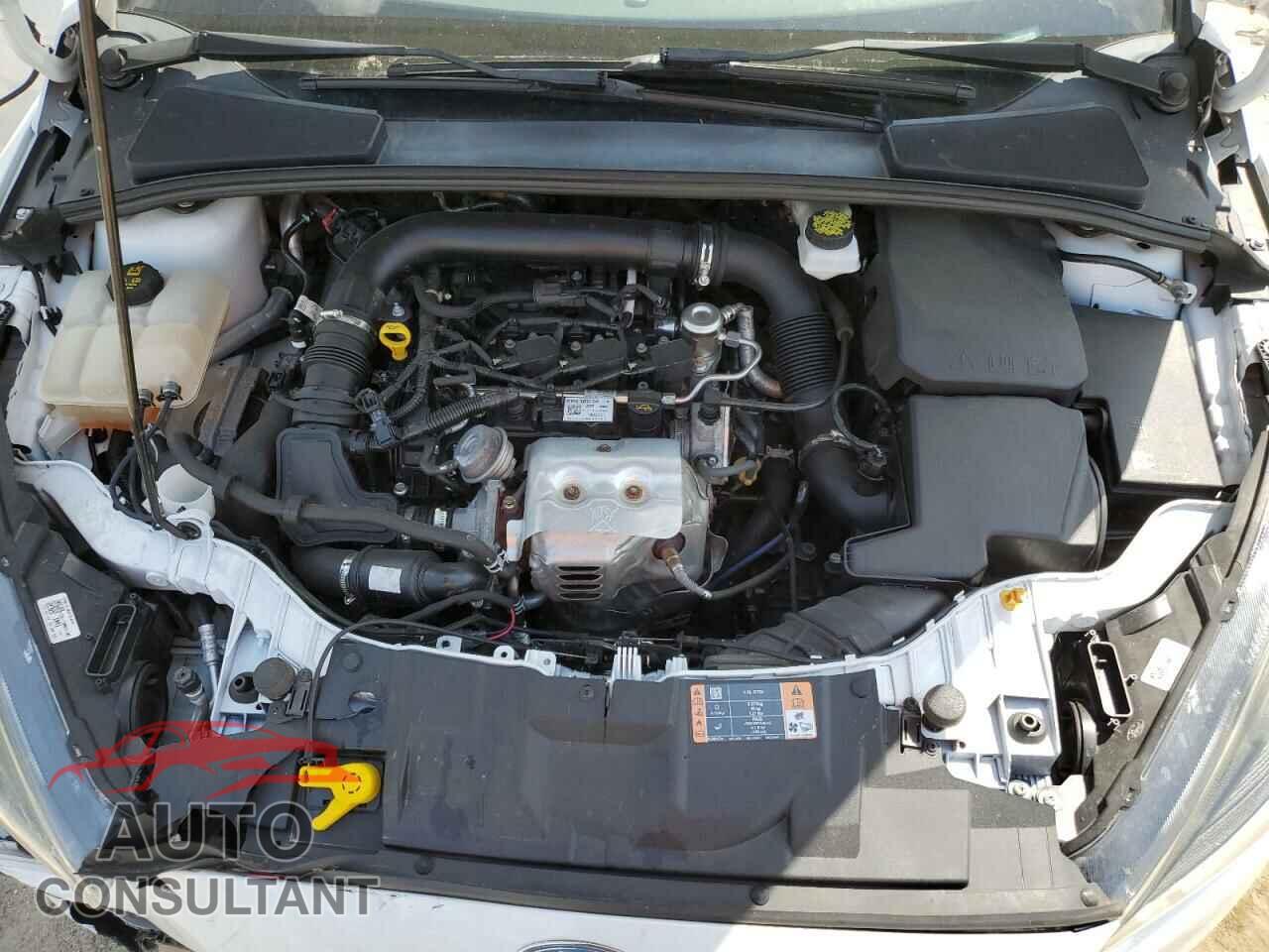 FORD FOCUS 2018 - 1FADP3FE5JL220077