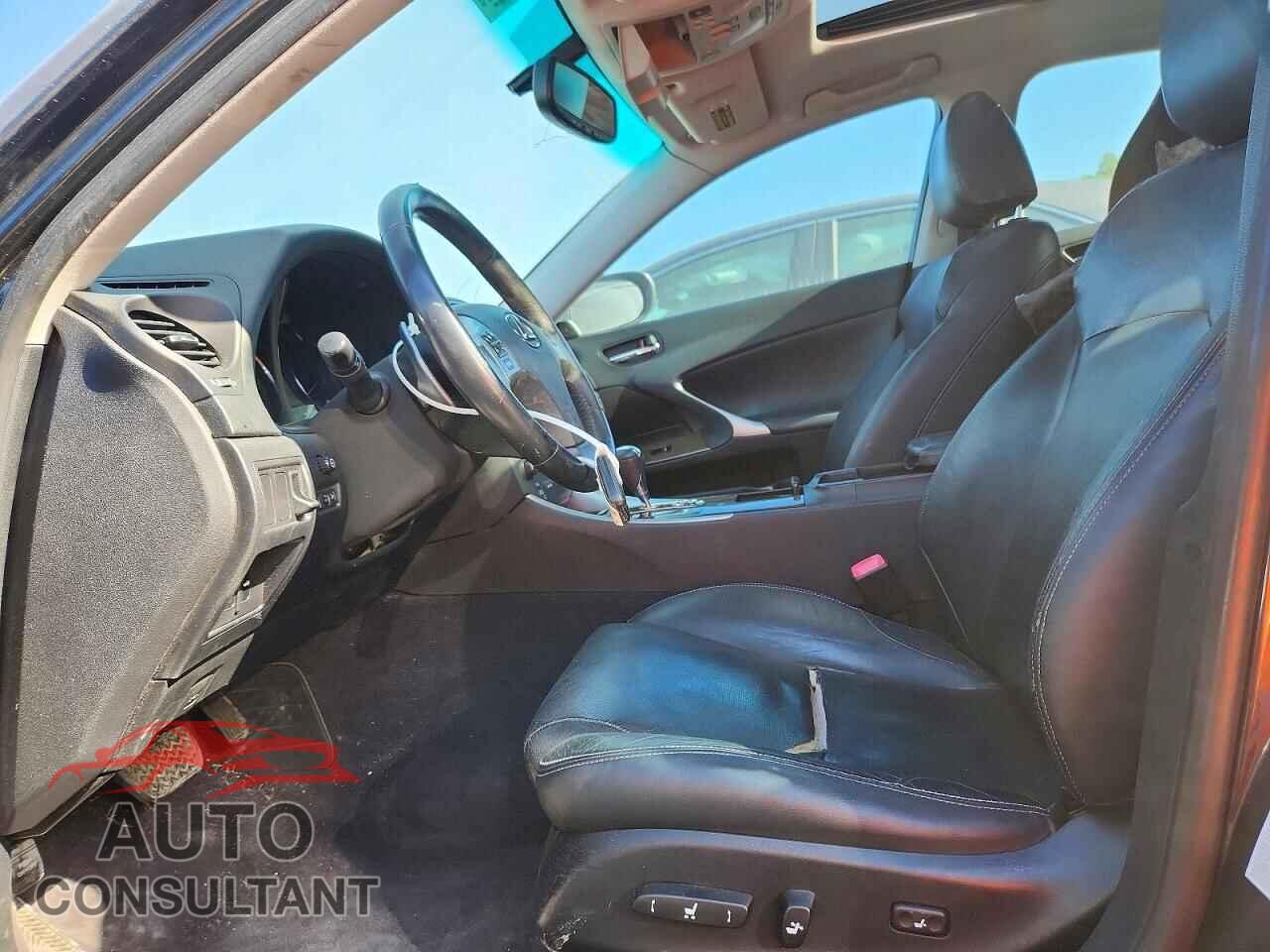 LEXUS IS 2011 - JTHCF5C25B2035144