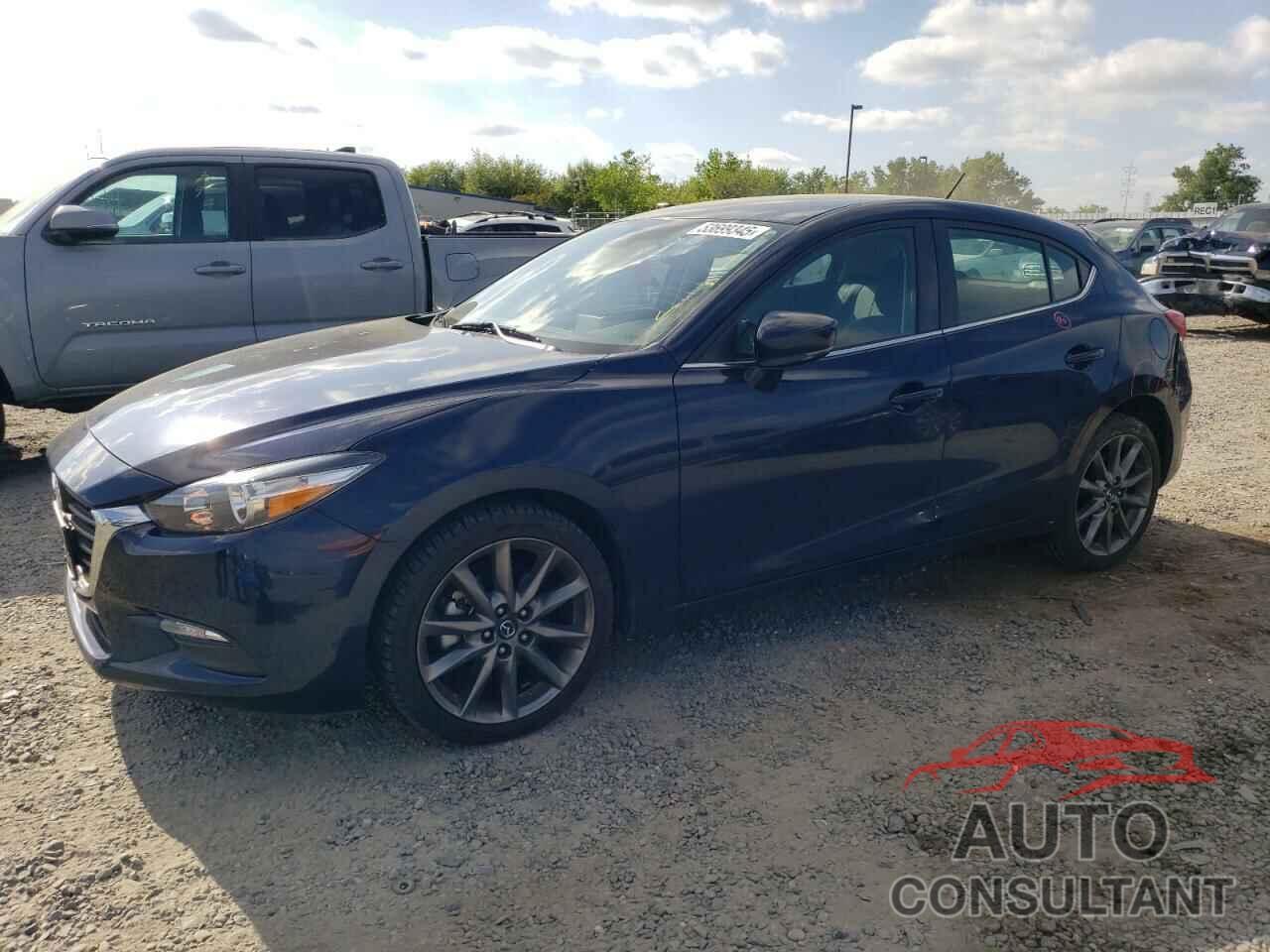 MAZDA 3 2018 - 3MZBN1L32JM272177