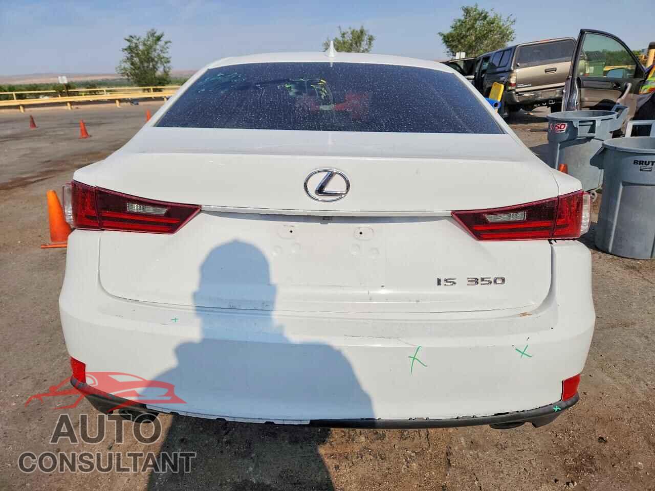 LEXUS IS 2014 - JTHBE1D22E5013272