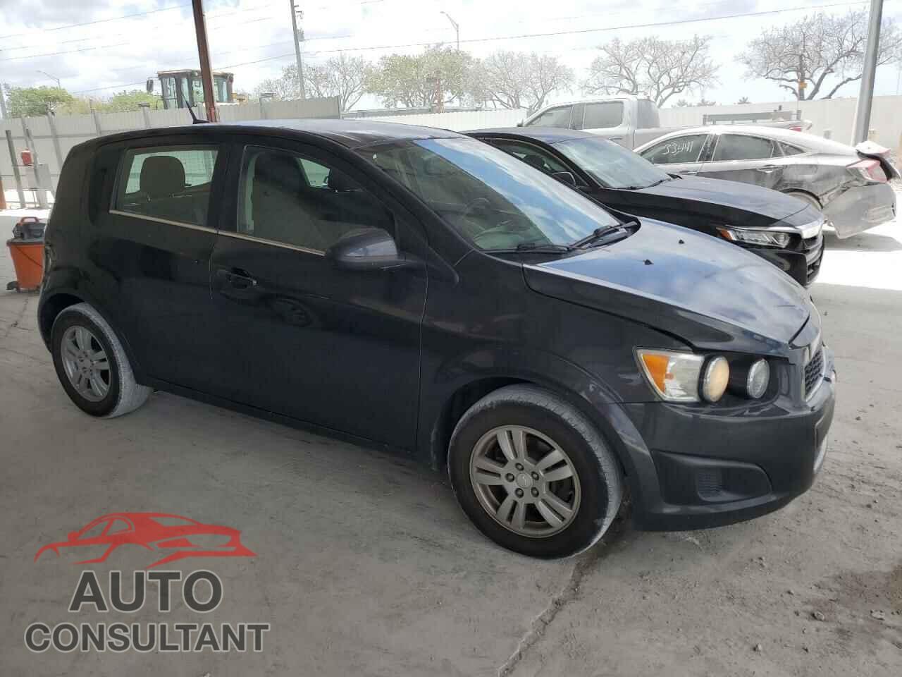 CHEVROLET SONIC 2014 - 1G1JC6SH8E4198501