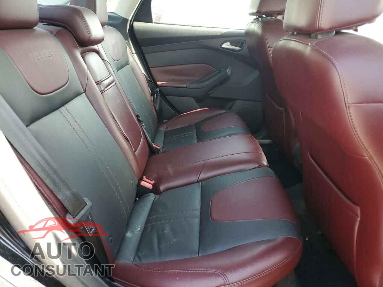 FORD FOCUS 2012 - 1FAHP3H27CL462344