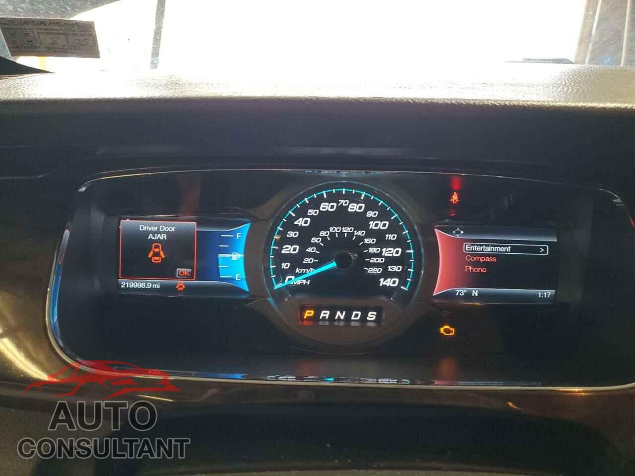 FORD TAURUS 2017 - 1FAHP2F81HG104822