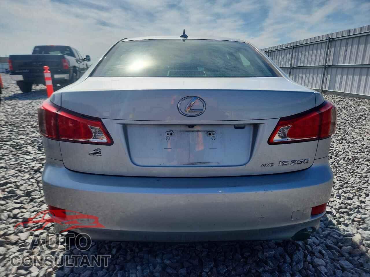 LEXUS IS 2011 - JTHCF5C26B5050427