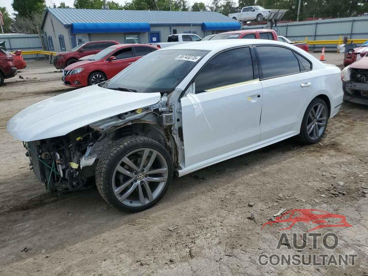 VOLKSWAGEN PASSAT 2018 - 1VWAA7A3XJC013676