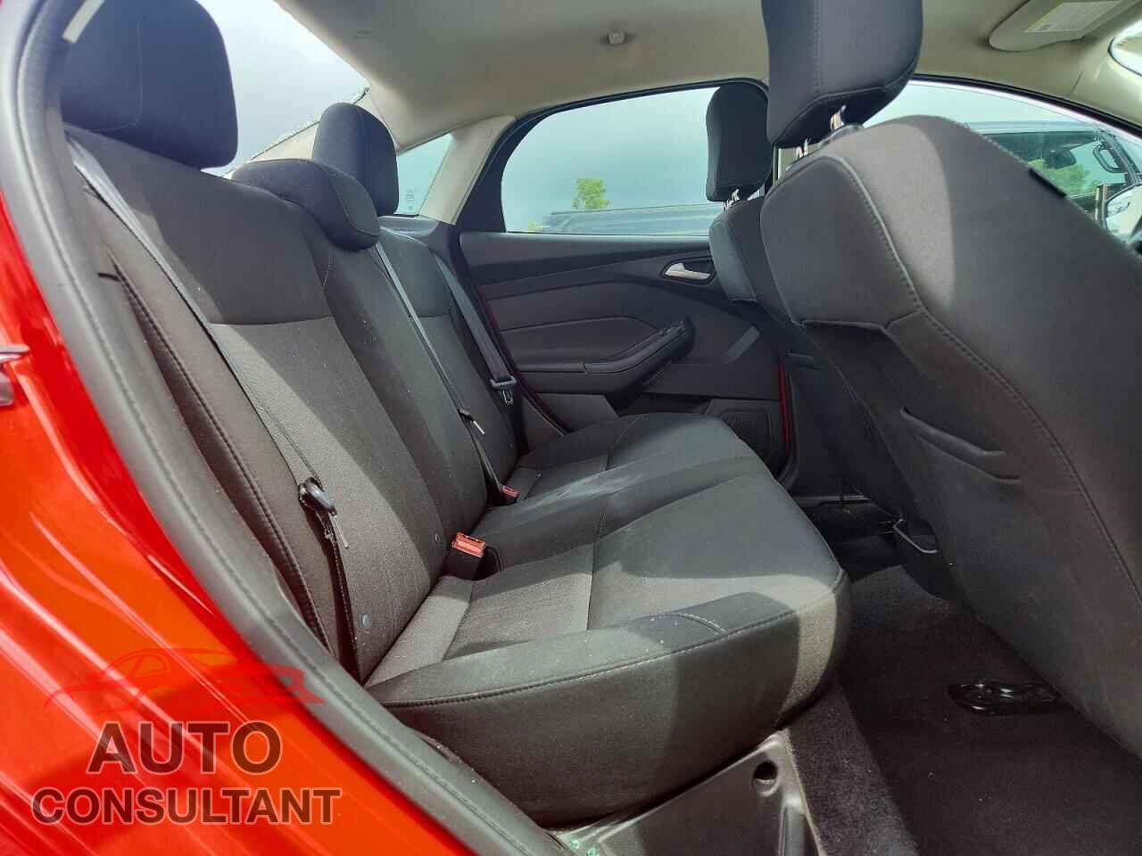 FORD FOCUS 2017 - 1FADP3F23HL312112