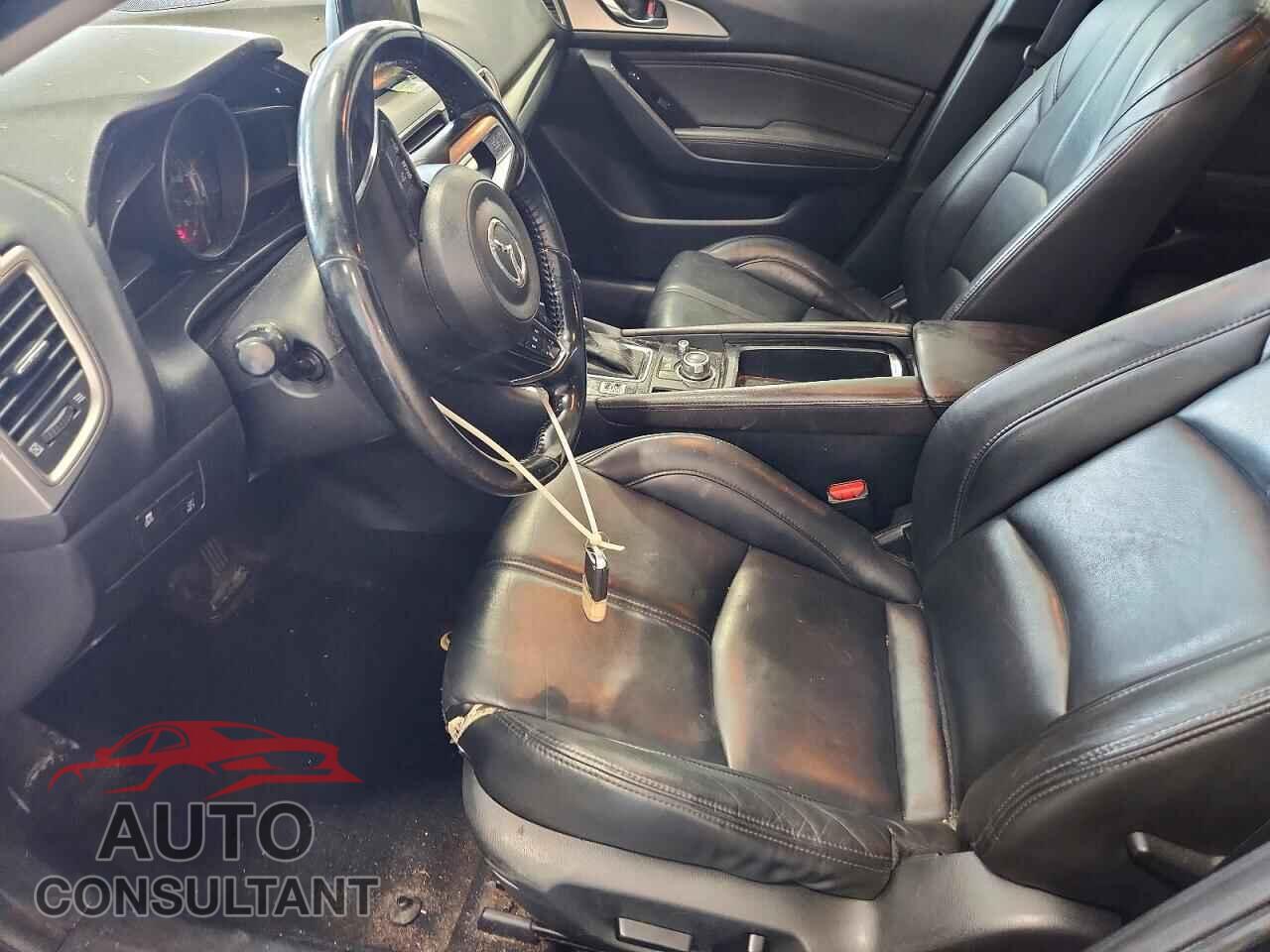 MAZDA 3 2018 - 3MZBN1L39JM183156