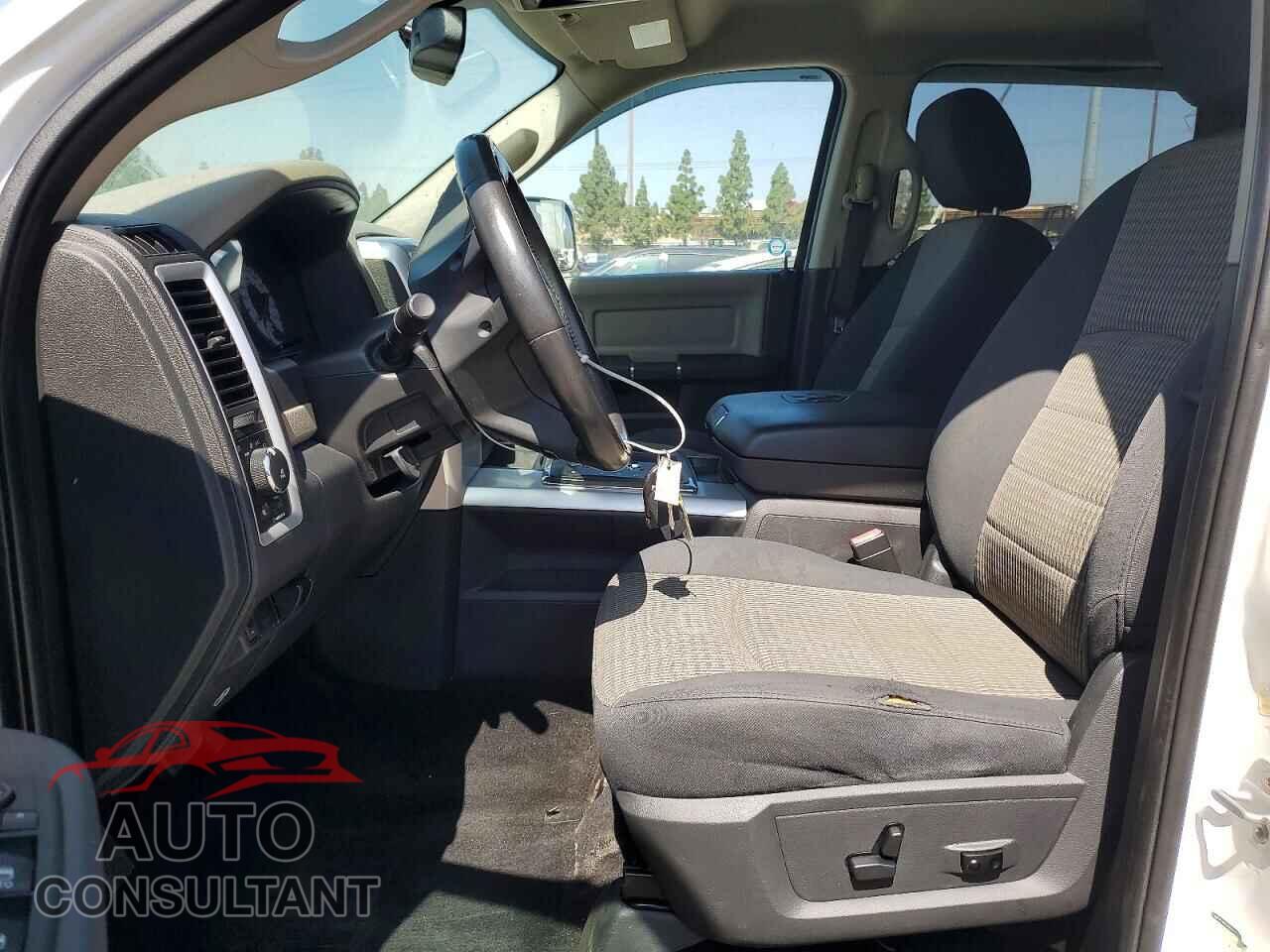DODGE RAM 1500 2012 - 1C6RD7LT7CS273589