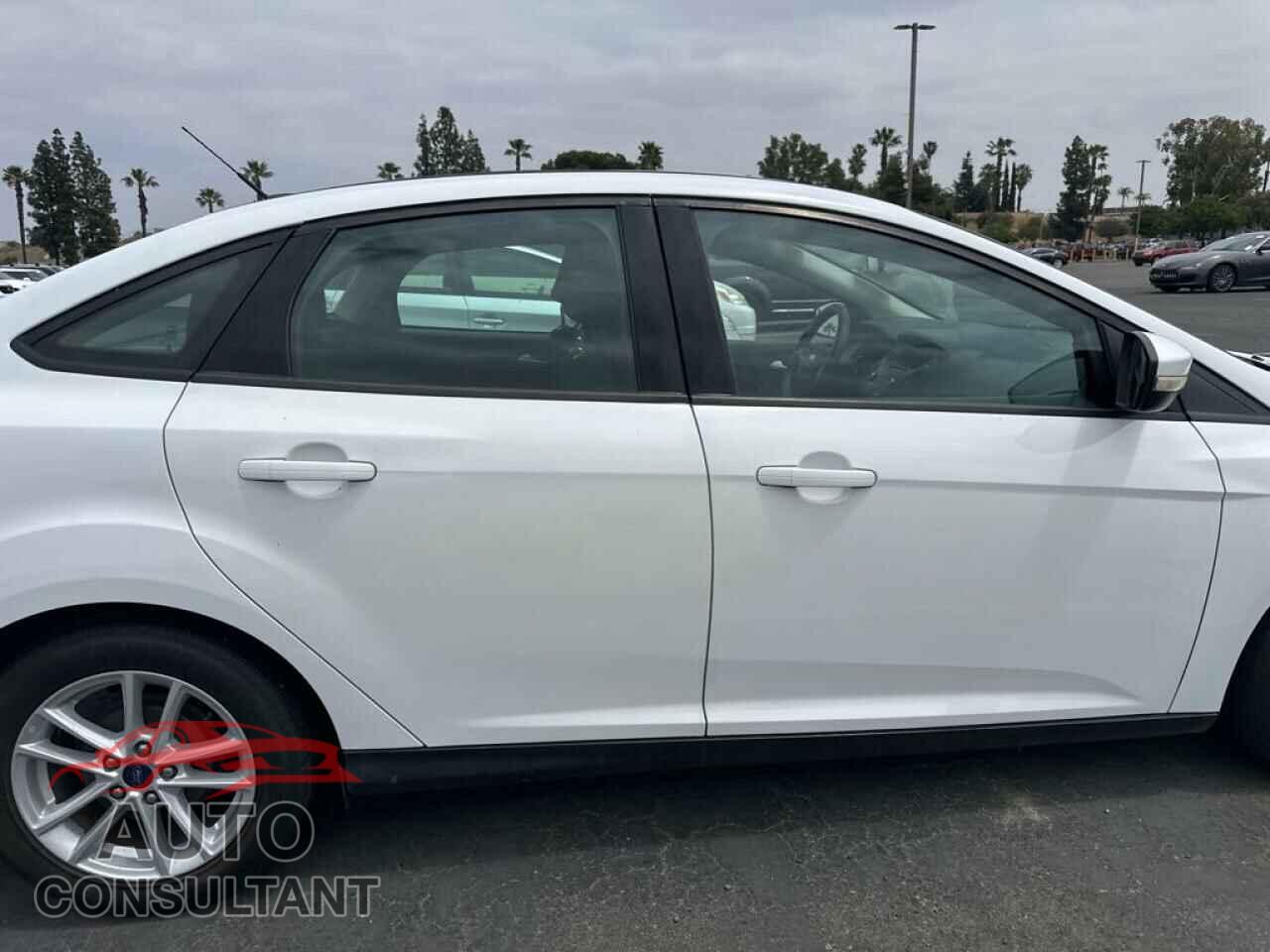 FORD FOCUS 2017 - 1FADP3F24HL271585