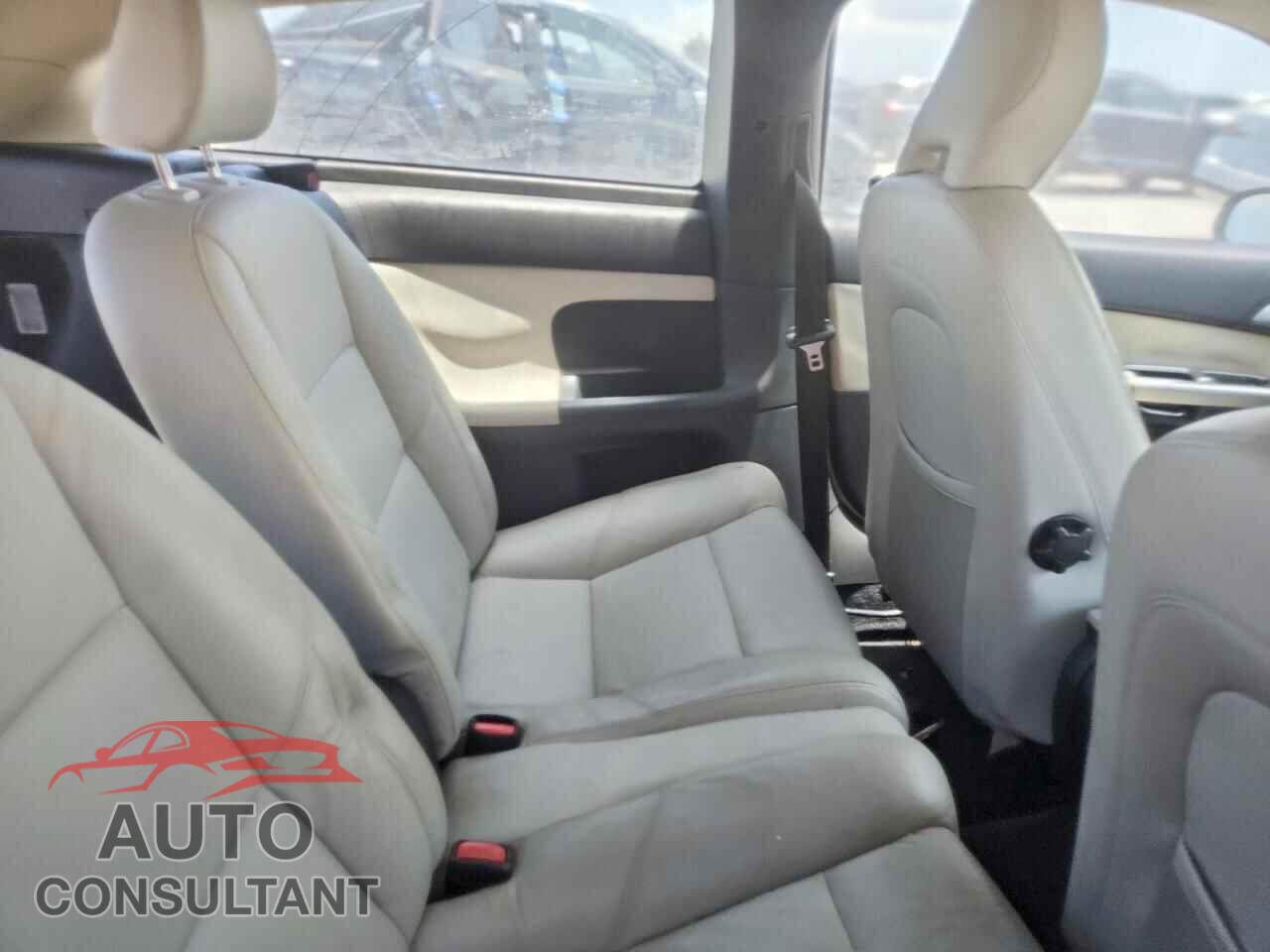 VOLVO C30 2011 - YV1672MK5B2205599