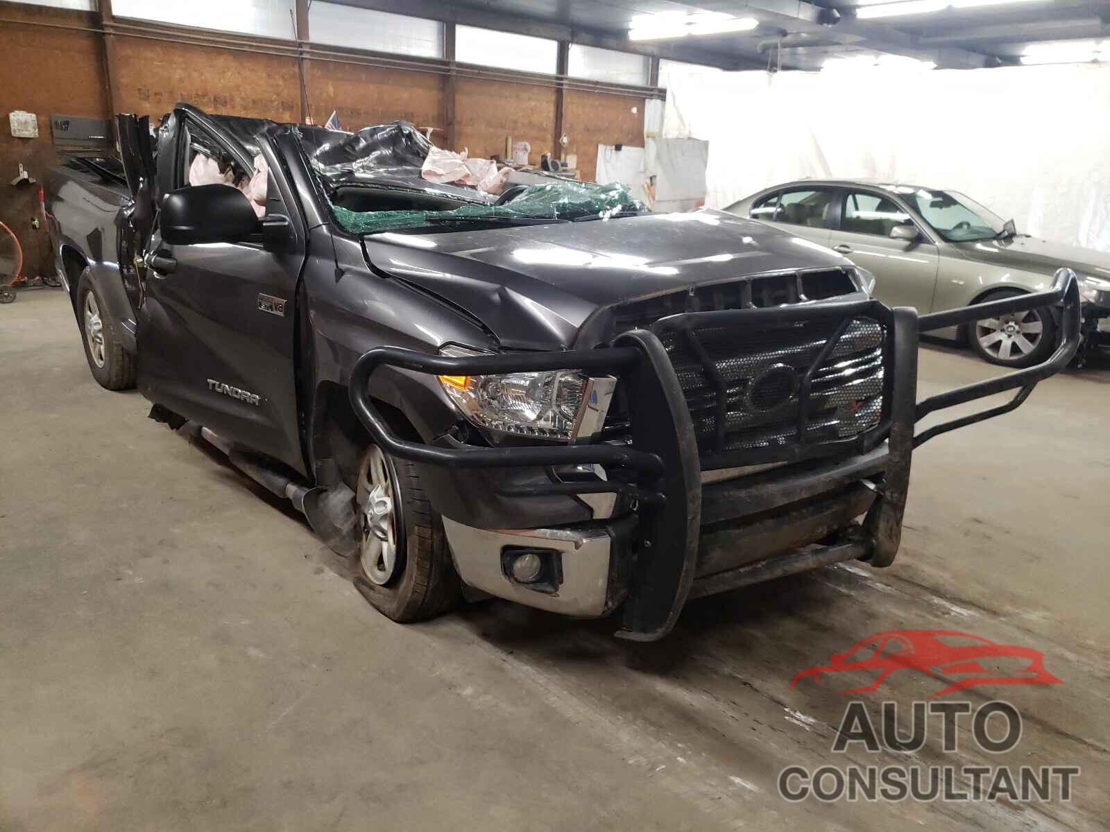 TOYOTA TUNDRA 2016 - 5TFUY5F18GX499851