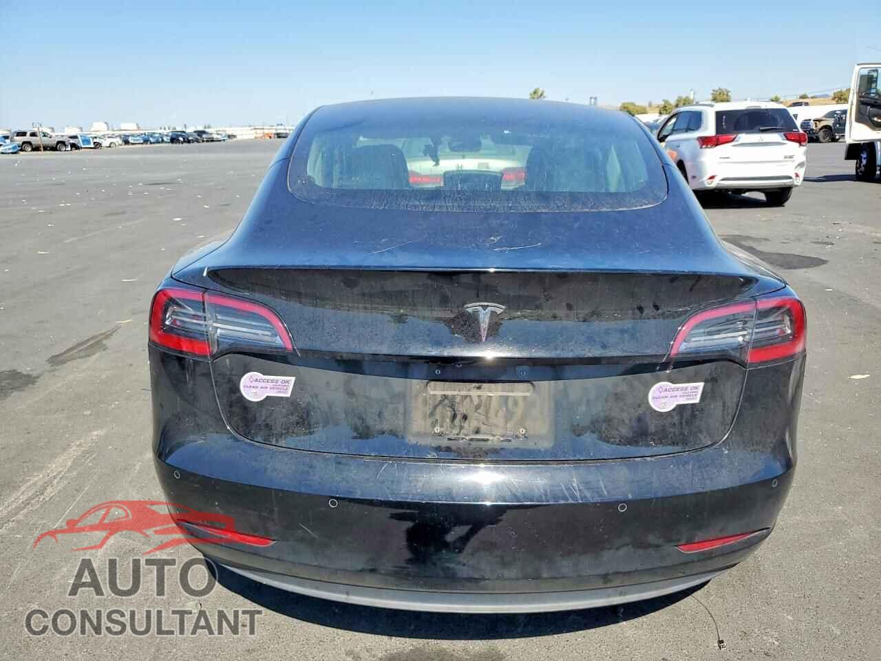 TESLA MODEL 3 2018 - 5YJ3E1EA4JF165705