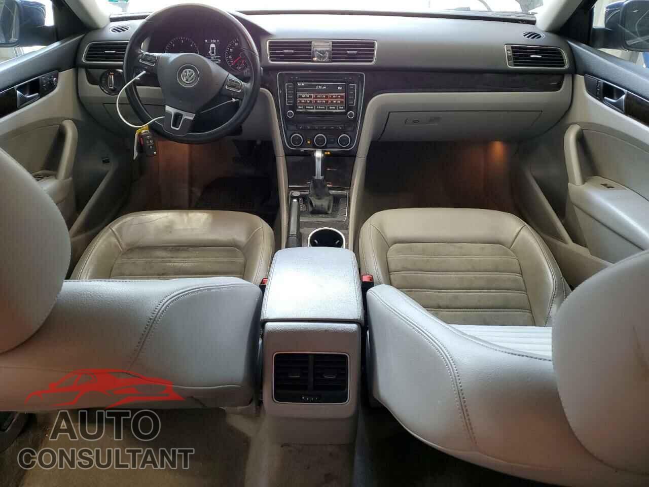 VOLKSWAGEN PASSAT 2015 - 1VWCV7A38FC051248