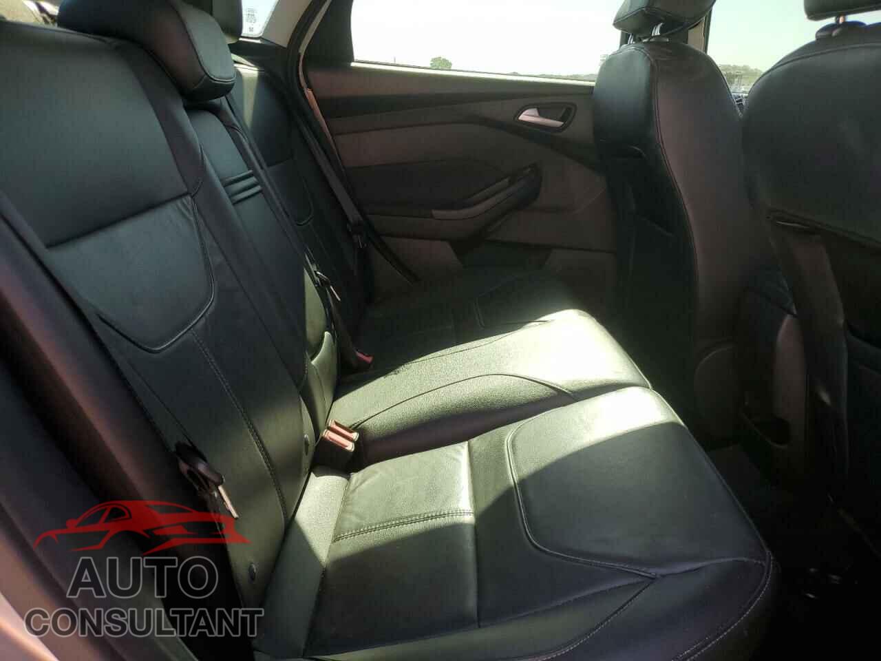 FORD FOCUS 2015 - 1FADP3F25FL283595