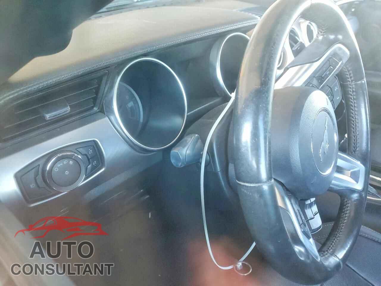 FORD MUSTANG 2018 - 1FATP8UH7J5132397
