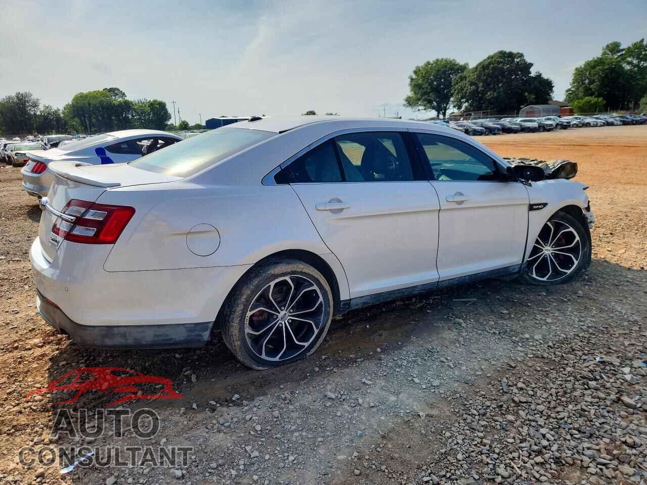 FORD TAURUS 2015 - 1FAHP2KT8FG105408