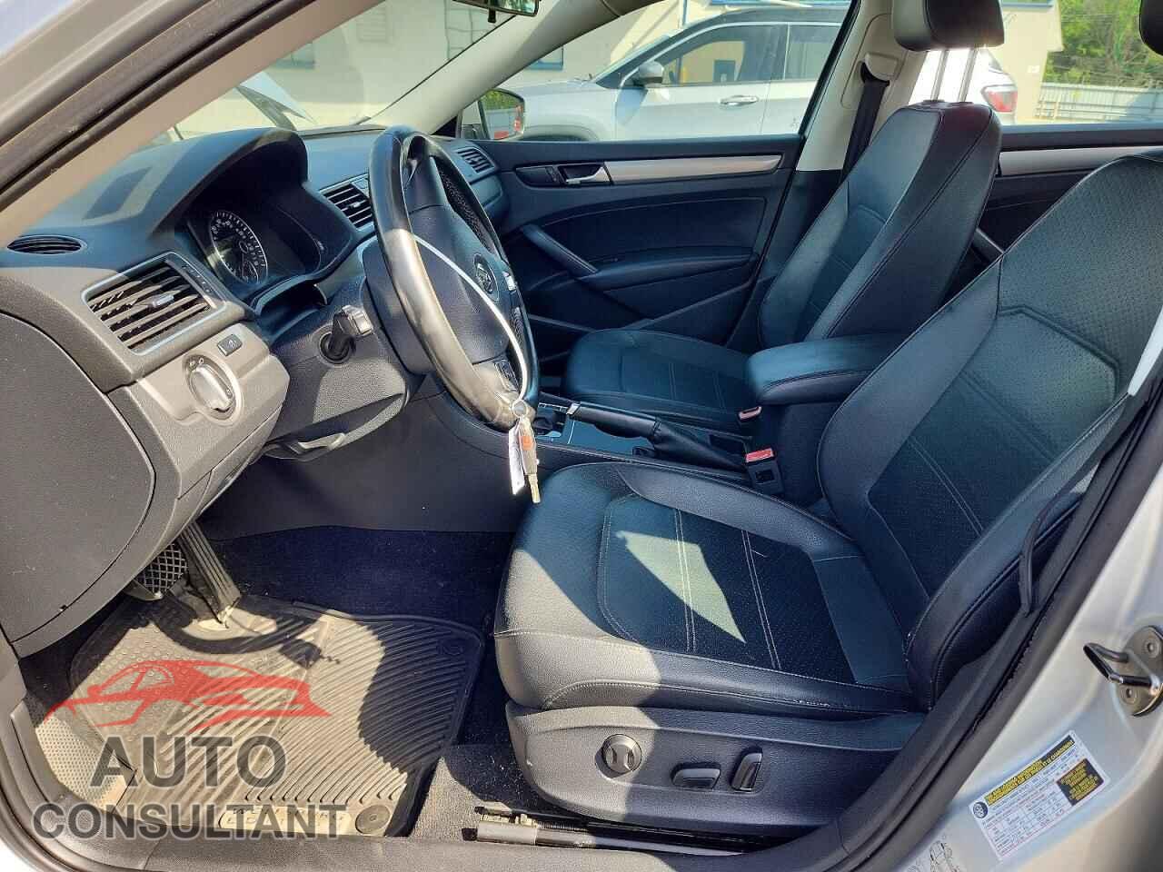 VOLKSWAGEN PASSAT 2014 - 1VWAP7A30EC007812
