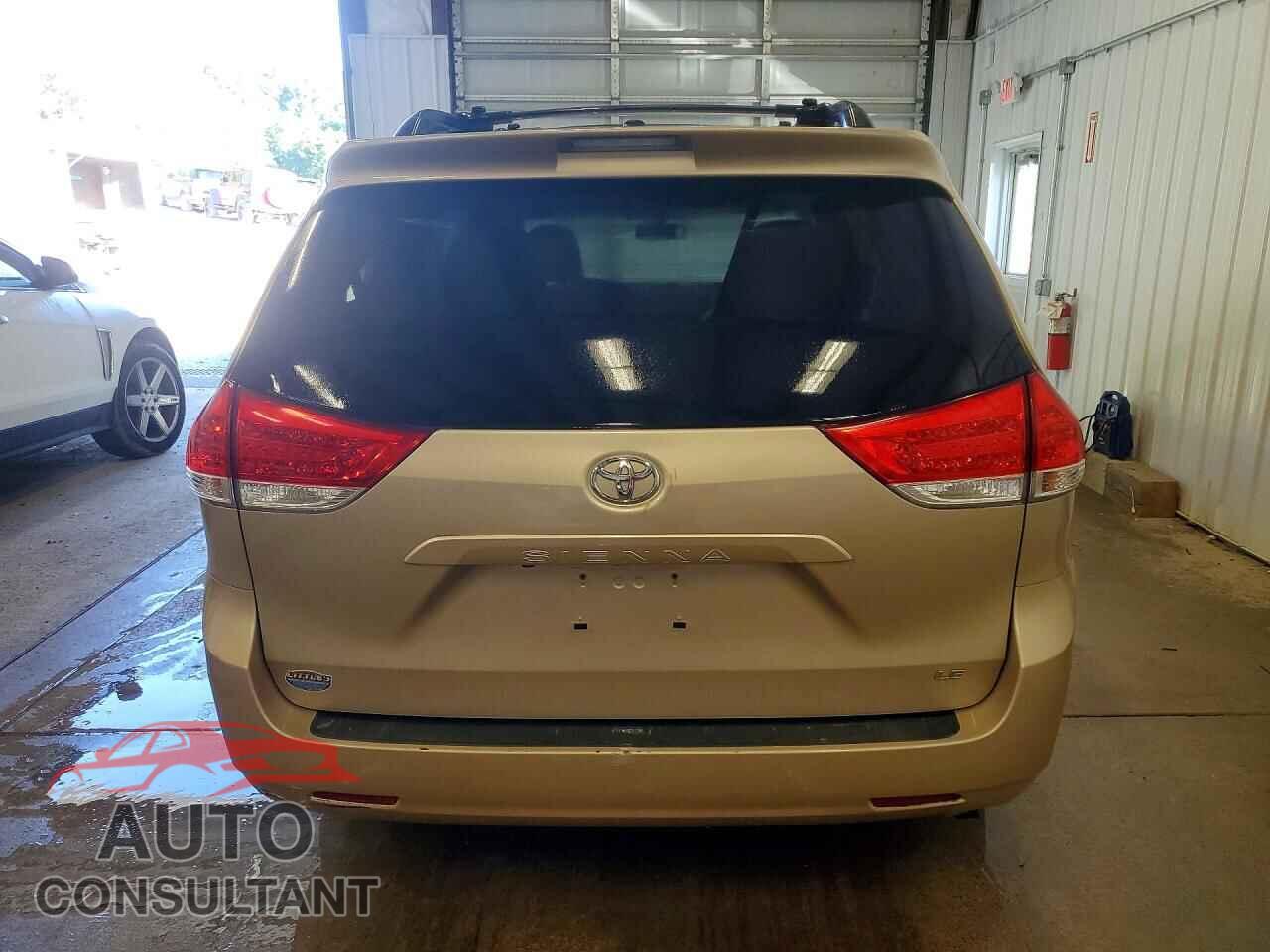 TOYOTA SIENNA 2011 - 5TDKK3DC7BS008699