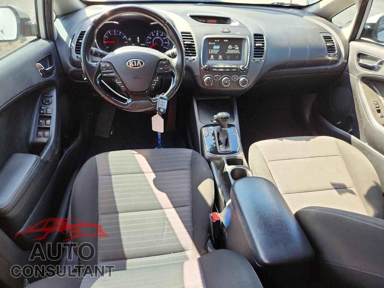 KIA FORTE 2017 - 3KPFL4A74HE107625