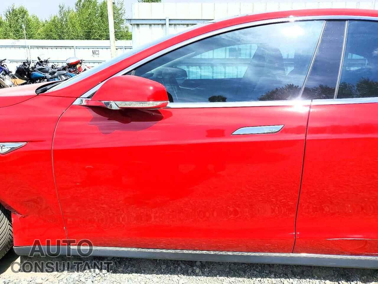 TESLA MODEL S 2015 - 5YJSA1V23FF099302