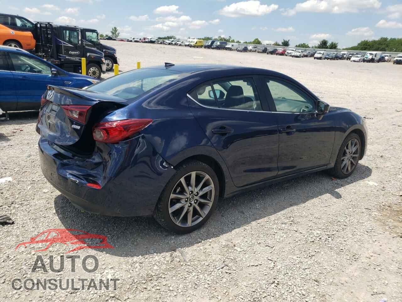 MAZDA 3 2018 - 3MZBN1V38JM264792