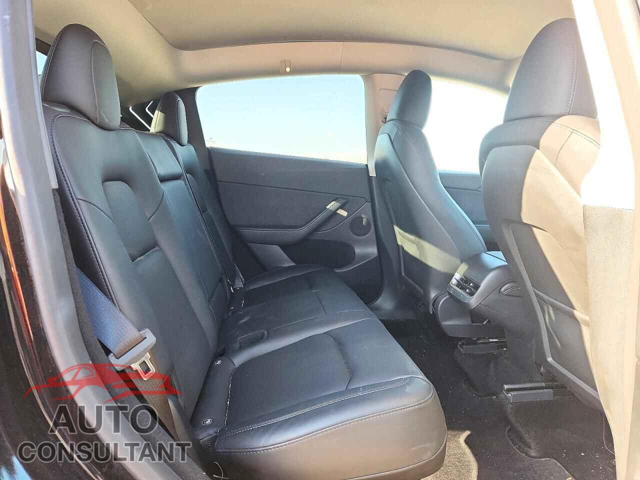 TESLA MODEL Y 2024 - 7SAYGDEE2RF018897