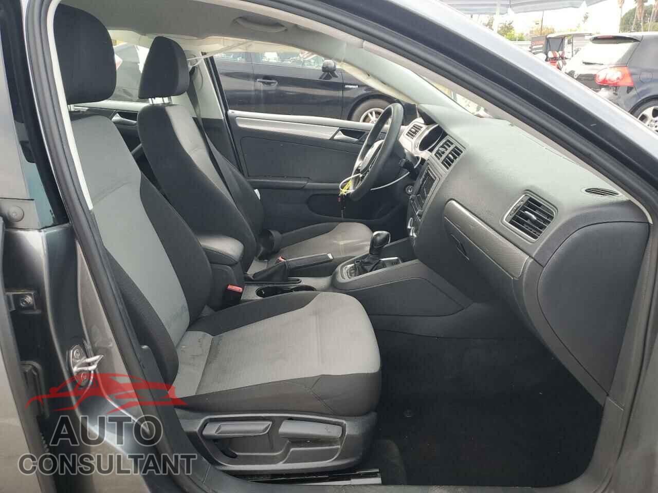 VOLKSWAGEN JETTA 2017 - 3VW2B7AJ2HM409710