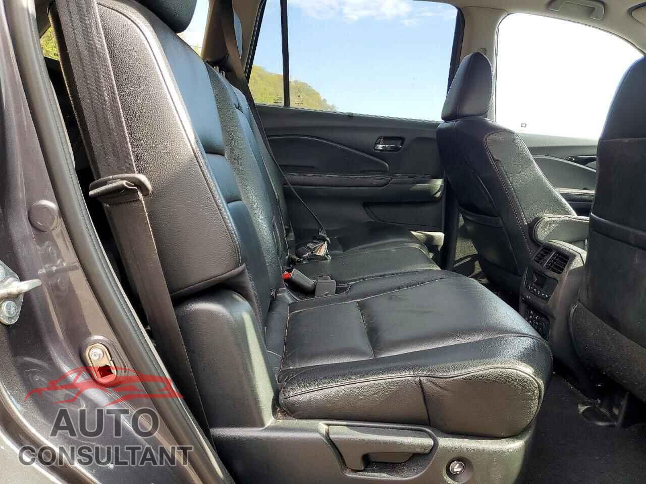 HONDA PILOT 2017 - 5FNYF6H95HB083607