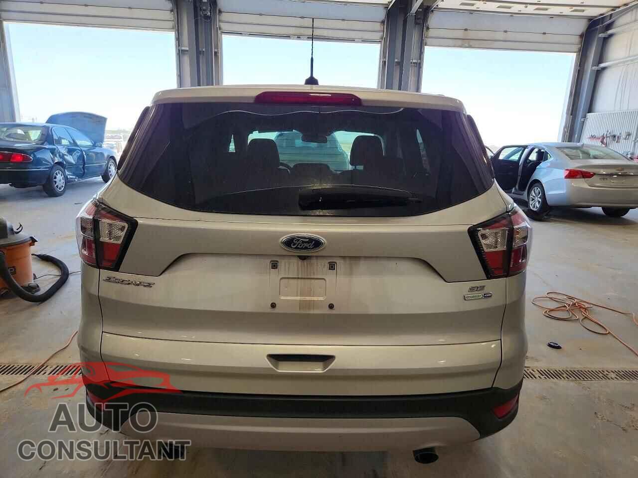 FORD ESCAPE 2017 - 1FMCU9GD9HUE08026