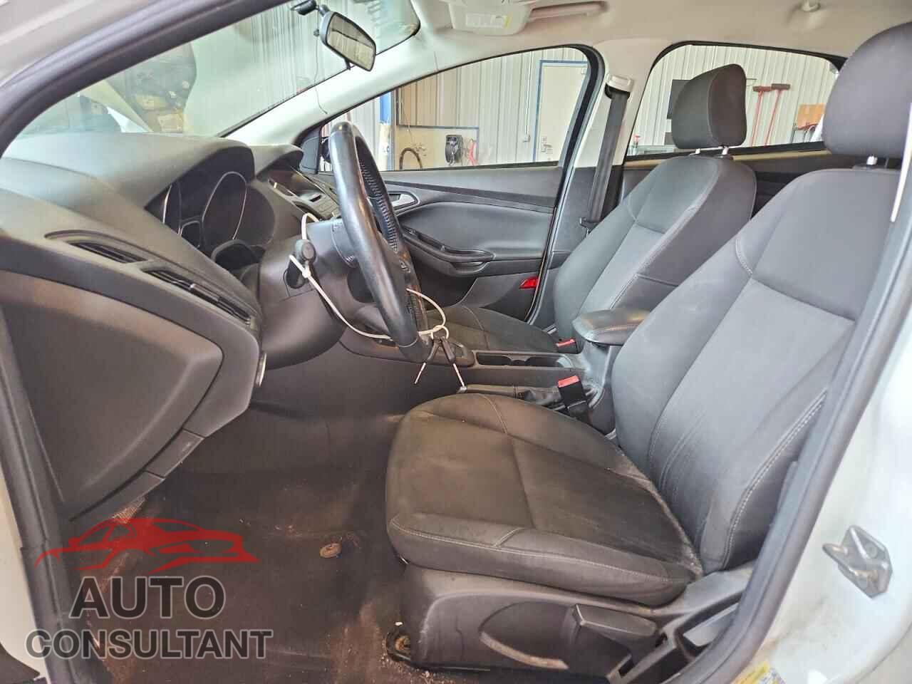 FORD FOCUS 2017 - 1FADP3F20HL239636