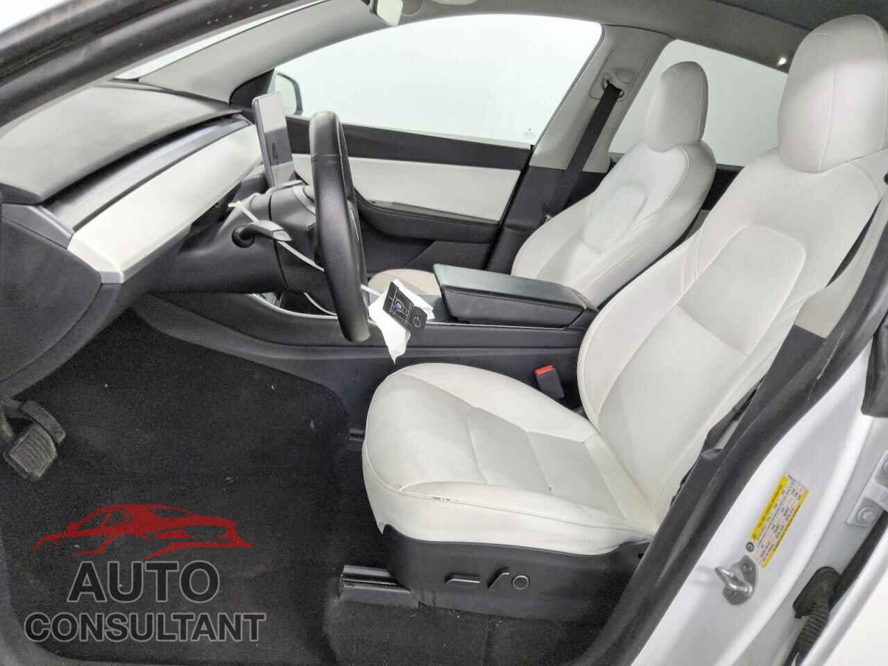 TESLA MODEL Y 2021 - 5YJYGDED6MF116182