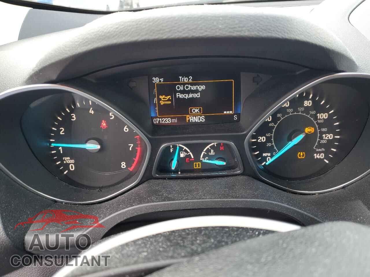 FORD ESCAPE 2017 - 1FMCU0F70HUD82603
