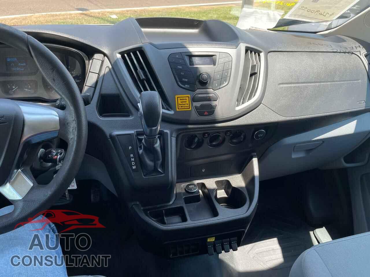 FORD TRANSIT CO 2017 - 1FTYE2YM1HKB55275