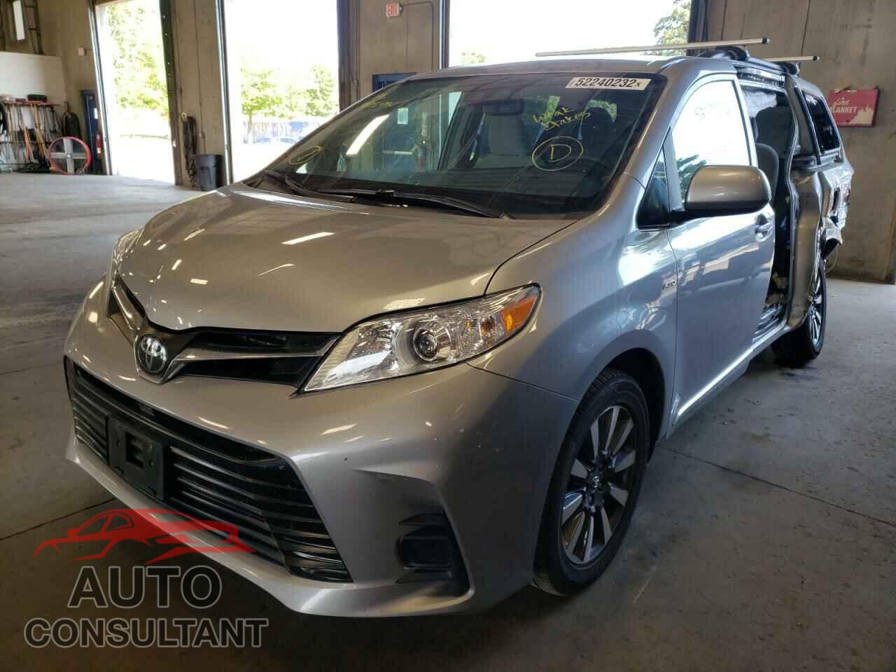 TOYOTA SIENNA 2018 - 5TDJZ3DC1JS206037