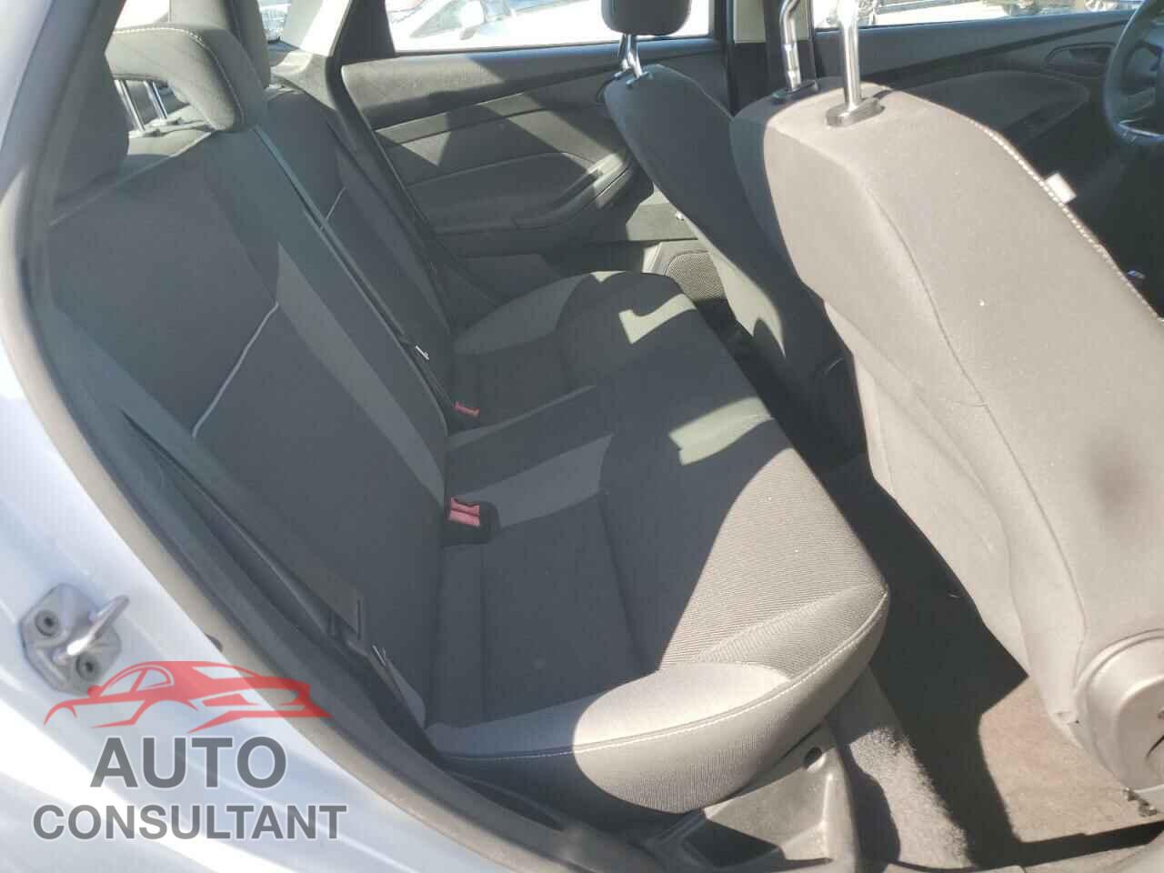 FORD FOCUS 2014 - 1FADP3E29EL225831