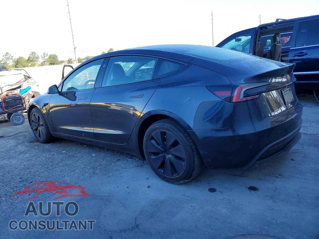 TESLA MODEL 3 2024 - 5YJ3E1EA3RF744129