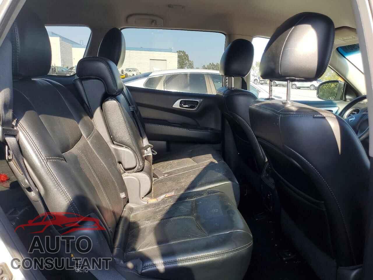 NISSAN PATHFINDER 2016 - 5N1AR2MN2GC612331
