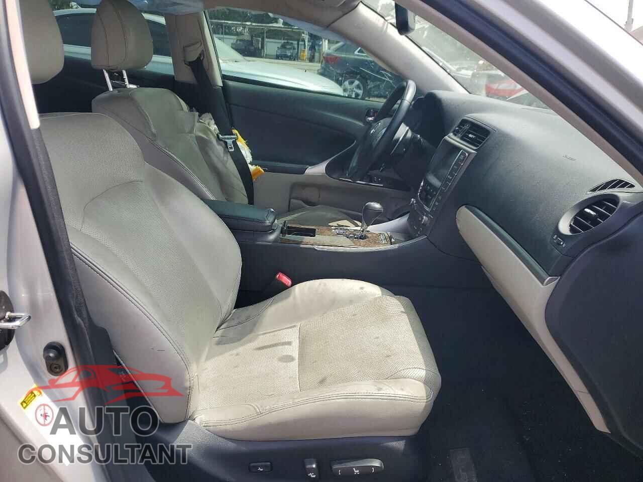 LEXUS IS 2011 - JTHCF5C28B5045827