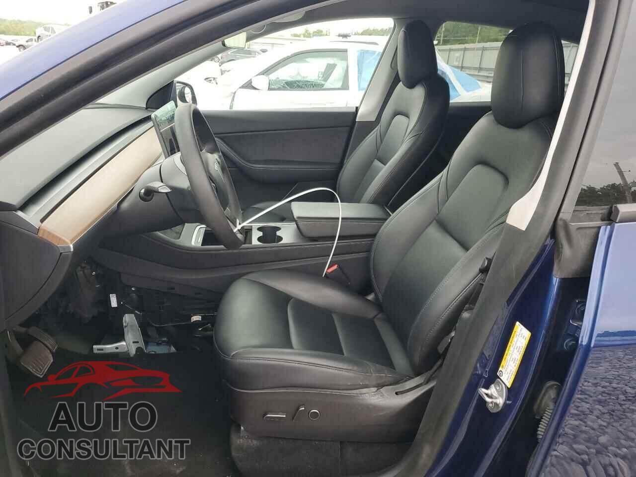 TESLA MODEL Y 2021 - 5YJYGDEEXMF196711
