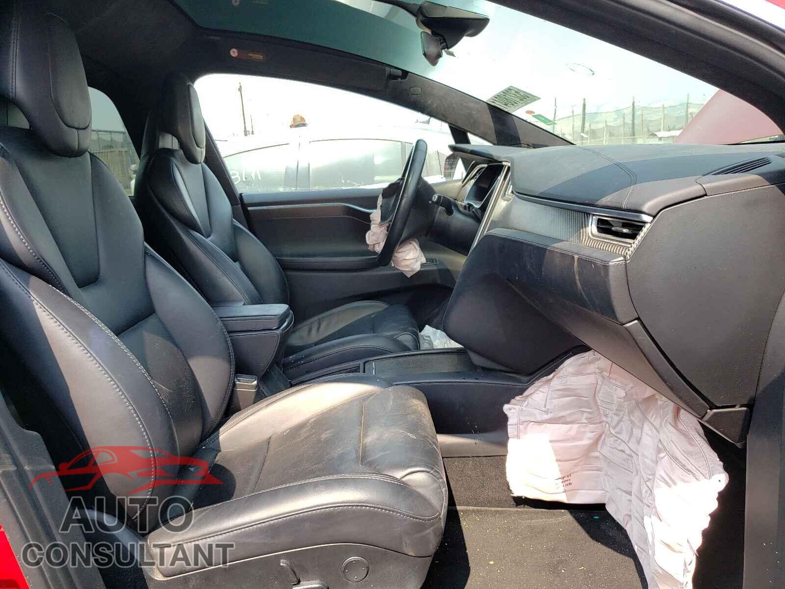 TESLA MODEL X 2018 - 5YJXCAE49JF088976